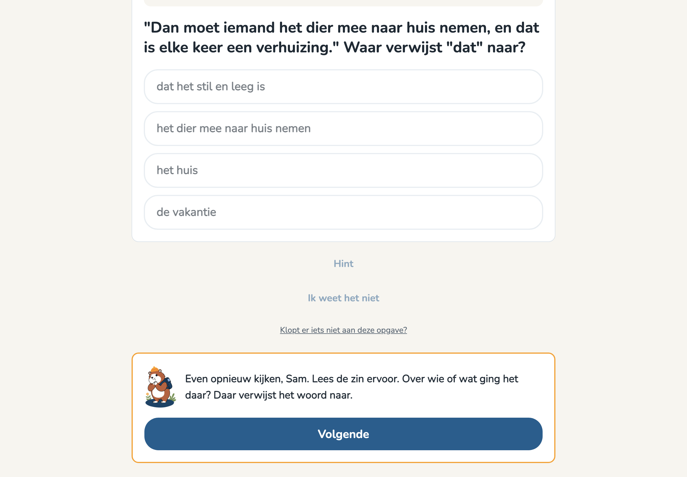 De app op een tablet: een leesvraag met vier antwoorden, en daaronder de tutor die uitlegt hoe je het verwijswoord vindt